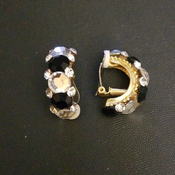 Clip on earrings - Picture 1 of 1